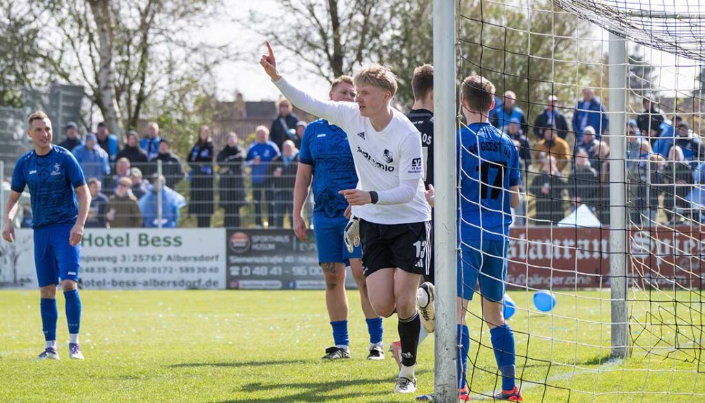 Hendrik Fleige (Heider SV) nach seinem ersten von zwei Toren. © 2026 Volker Schlichting