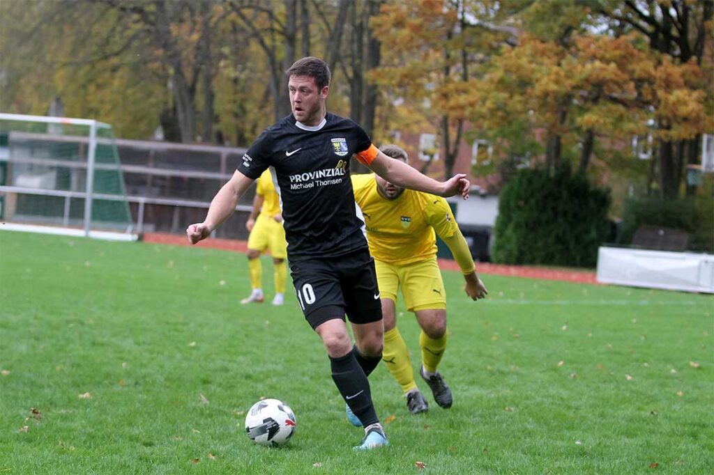 Henrik Moellgaard (SV Dörpum) setzte im Mittelfeld einige Akzente. © 2025 Ismail Yesilyurt