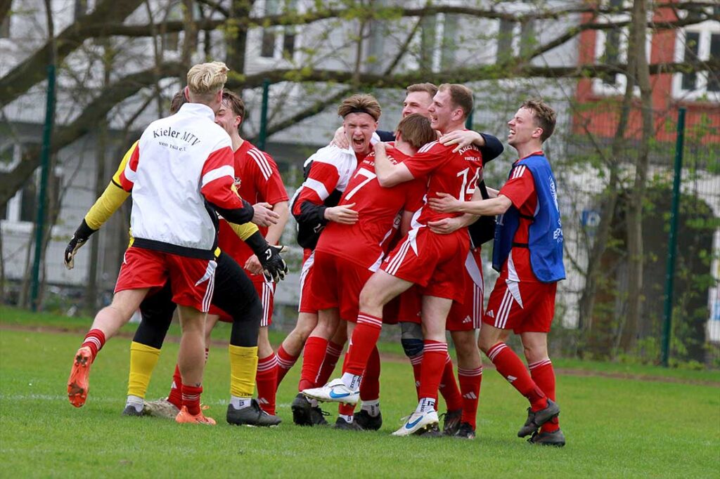 Jubel ohne Grenzen beim Kieler MTV nach dem 1-0. © 2026 Ismail Yesilyurt
