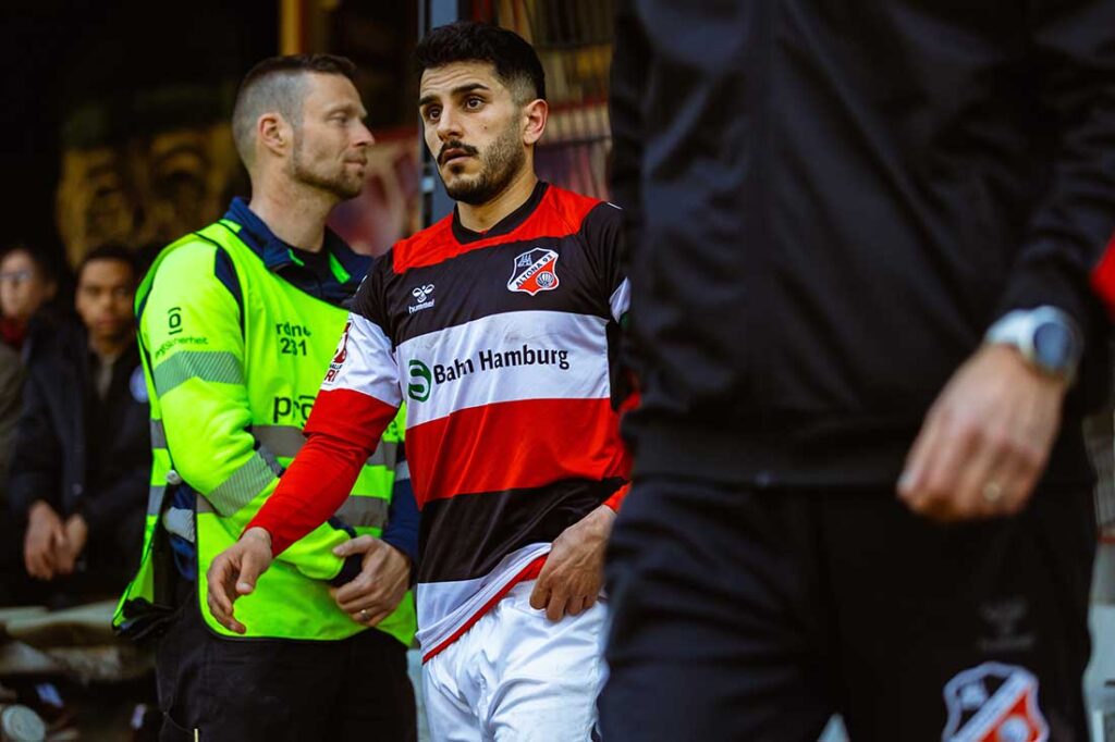 Kapitän Bilal El-Nemr (Altona 93) blickt in die 2 Halbzeit. © 11ven Pixel