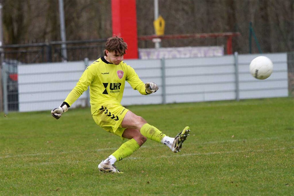 Kjell Sörensen (SC Weiche FL 08 II) sah einen sehenswerten Treffer zum 0-2. © 2026 Ismail Yesilyurt