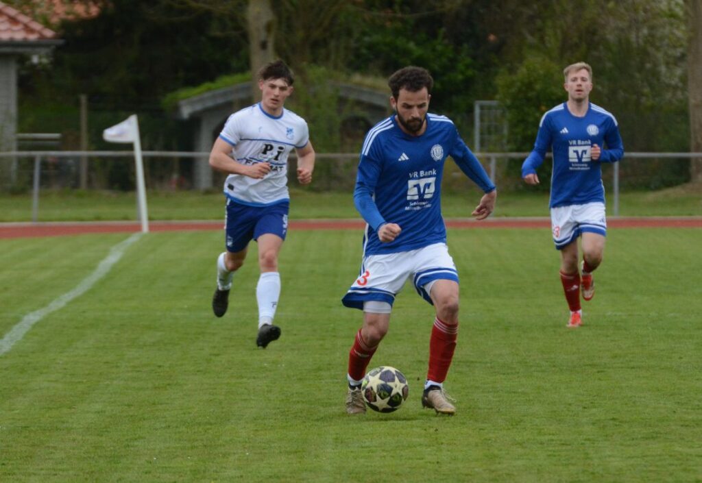 Leon Gehrke (TUS Nortorf) entwickelte viel Vorwärtsdrang. © 2026 Olaf Wegerich