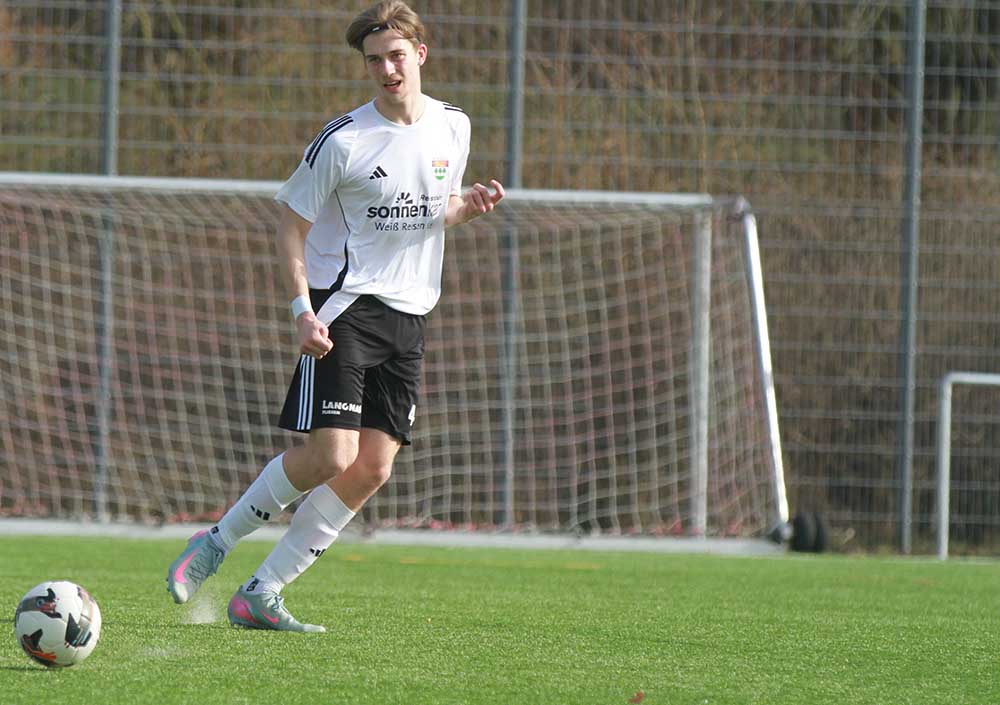 Peeke Schmitz sorgt für einen Punktgewinn des TSV Kronshagen beim TSV Kropp. © 2026 Ismail Yesilyurt