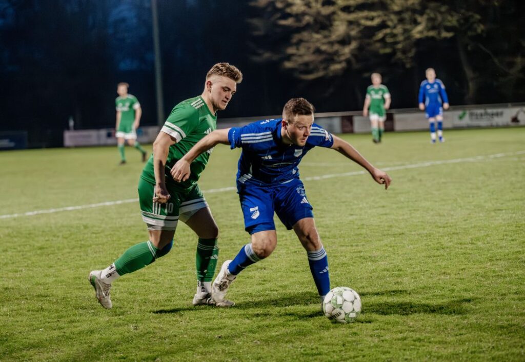 Tim-John Solterbeck (Todenbüttel) gegen Kenneth Traulsen (TUS Rotenhof) © Tinka Dreyer Fotografie