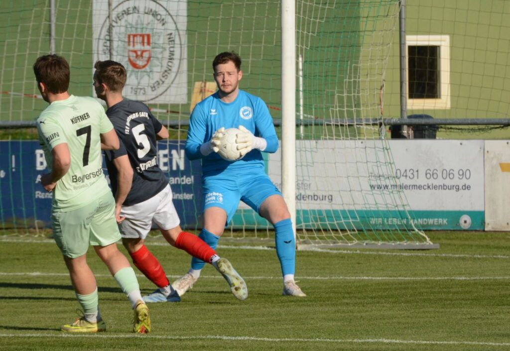 Torhüter Tobias Rau vom TSV Nordmark Satrup feierte sein Oberligadebut. © 2026 Olaf Wegerich
