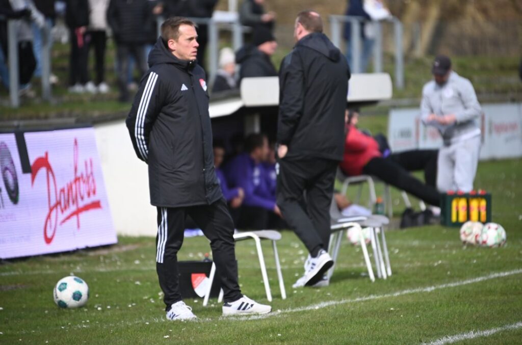 Trainer Martin Genz und seine Kaltenkirchener TS spielen als Aufsteiger eine respektable Saison. © 2026 Olaf Wegerich