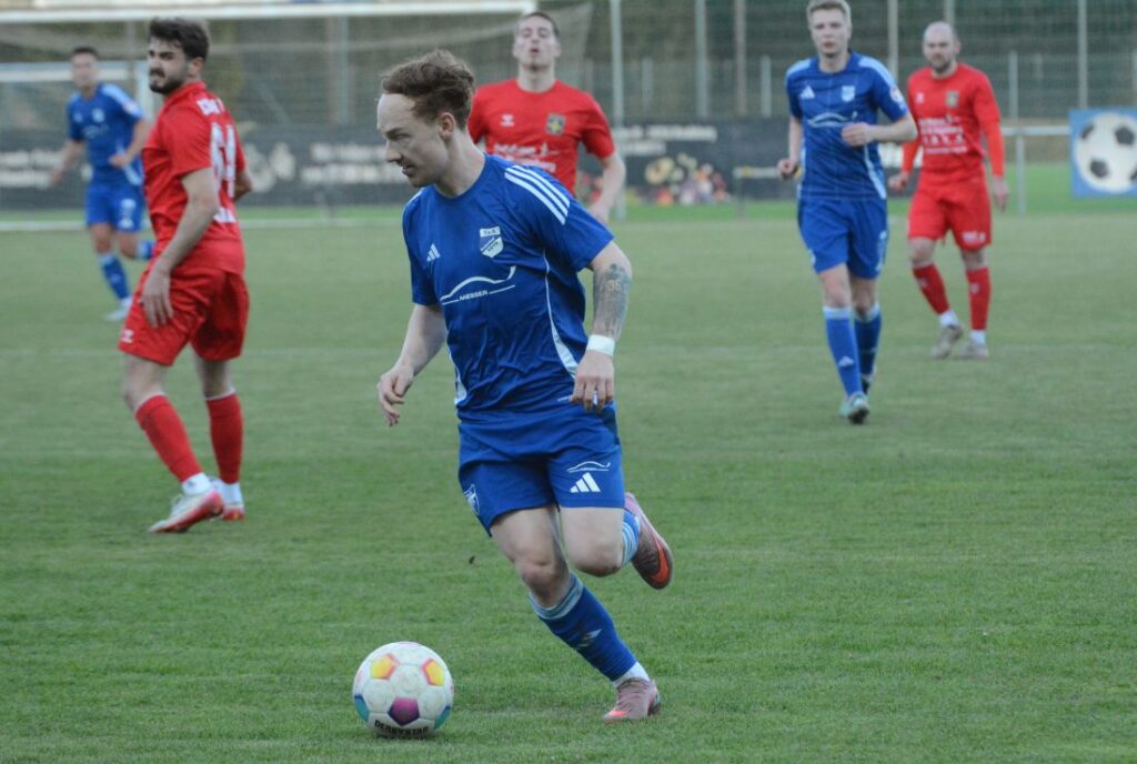 Über Cedric Nielsen (TUS Rotenhof) liefen viele gute Aktionen. © 2026 Olaf Wegerich