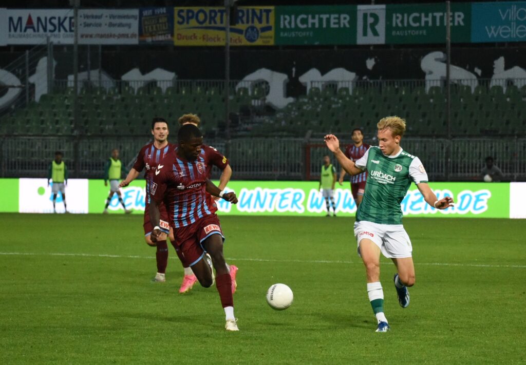 Auch Mika Lehnfeld hier im Spiel gegen Weiche Flensburg aus der Vorsaison wird den VfB verlassen. © O.W.