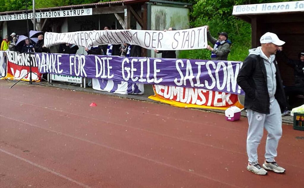 Vor dem Spiel - Die VfR-Fans bedanken sich für die Saison