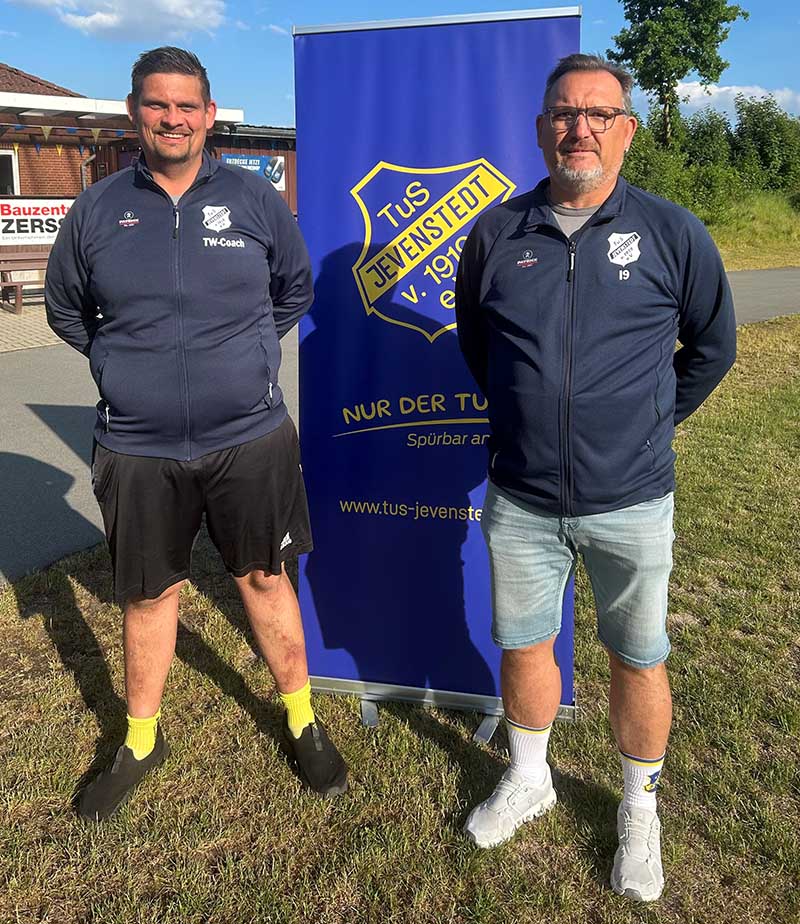 Das Trainerduo TuS Jevenstedt II - Lars „Keule” Carstensen (links) und Nils Schröder. © 2026 TuS Jevenstedt