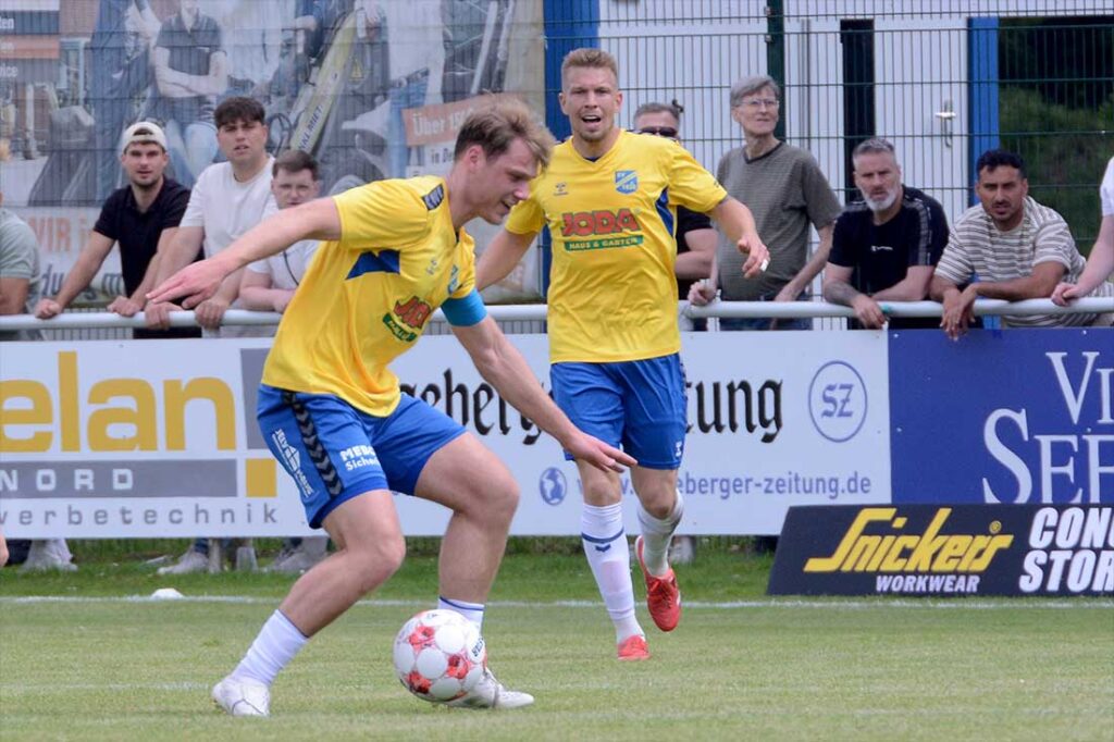 Mats Klüvers (am Ball, SV Todesfelde) Führungstreffer war sehr erlösend. © 2026 Olaf Wegerich
