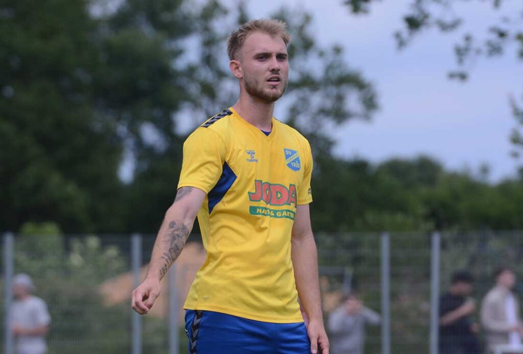 Neben guter Abwehrarbeit auch Torschütze - Tyler Körting (SV Todesfelde). © 2026 Olaf Wegerich