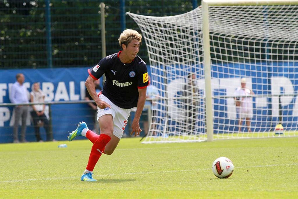 Hiroki Sekine und Holstein Kiel hatten in der zweiten Halbzeit defensiv alles unter Kontrolle. © 2026 Ismail Yesilyurt