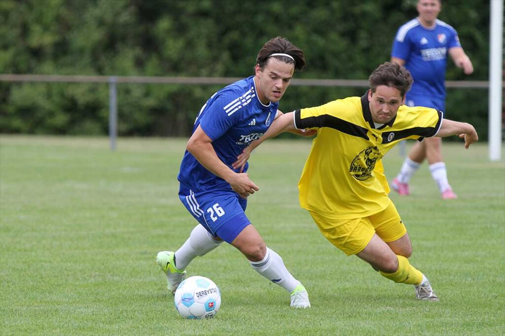 Marco Wiegand (SpVg Eidertal Molfsee) gegen Eric Bamm (re., UT Kiel). © 2026 Ismail Yesilyurt