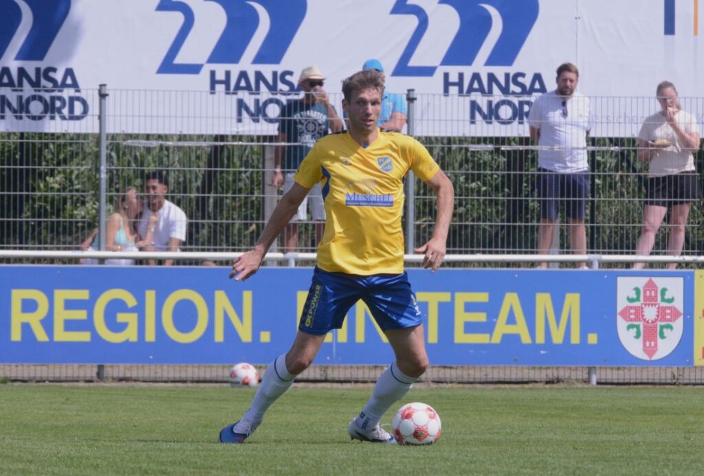 Auf Moritz Achtenberg und den Abwehverbund des SV Todesfelde wird einiges an Arbeit zukommen. © 2026 Olaf Wegerich