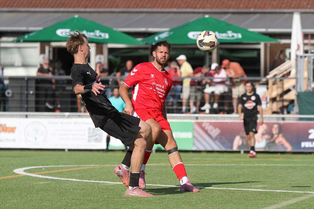 Bartosz-Marek Neumann (Kilia Kiel II) gegen Tom Gutsch (SG Sarau- Bosau). © 2026 Ismail Yesilyurt