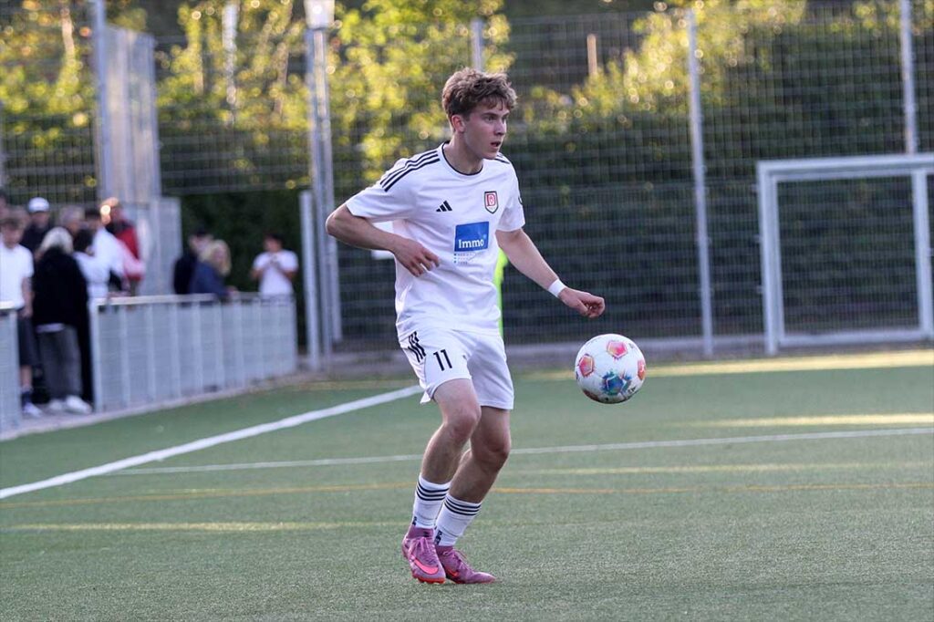 Kam viel Offensivpower auf Stian Sievers und den MTV Dänischenhagen beim Spiel bei Kilia Kiel II zu. © 2026 Ismail Yesilyurt