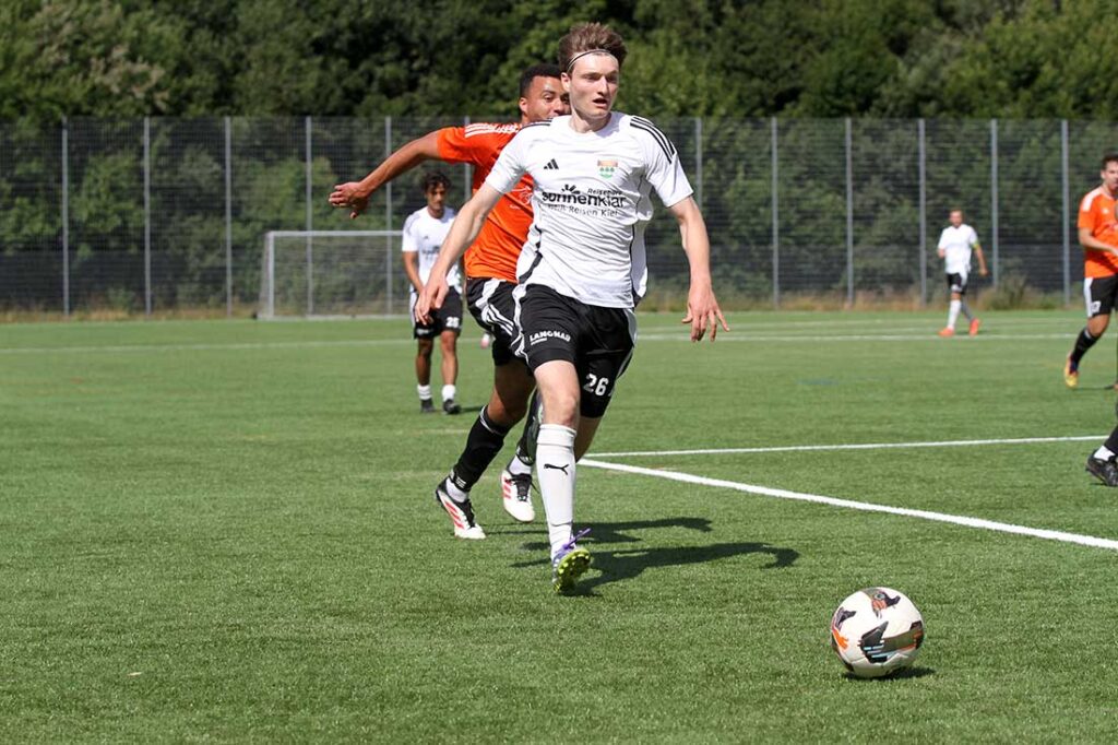 Lucas Sylla (TSV Kronshagen) bei einem seiner gefährlichen Läufe auf dem Flügel. © 2026 Ismail Yesilyurt