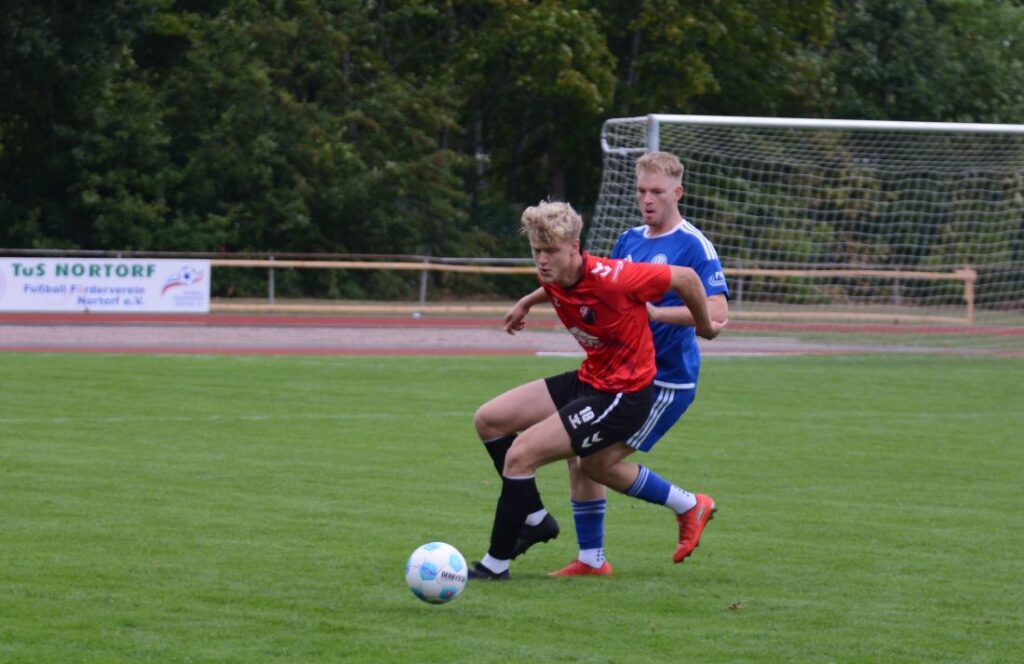 Mads Tolk (TSV Kropp) gegen Jan Niklas Boysen (TUS Nortorf). © 2026 Olaf Wegerich