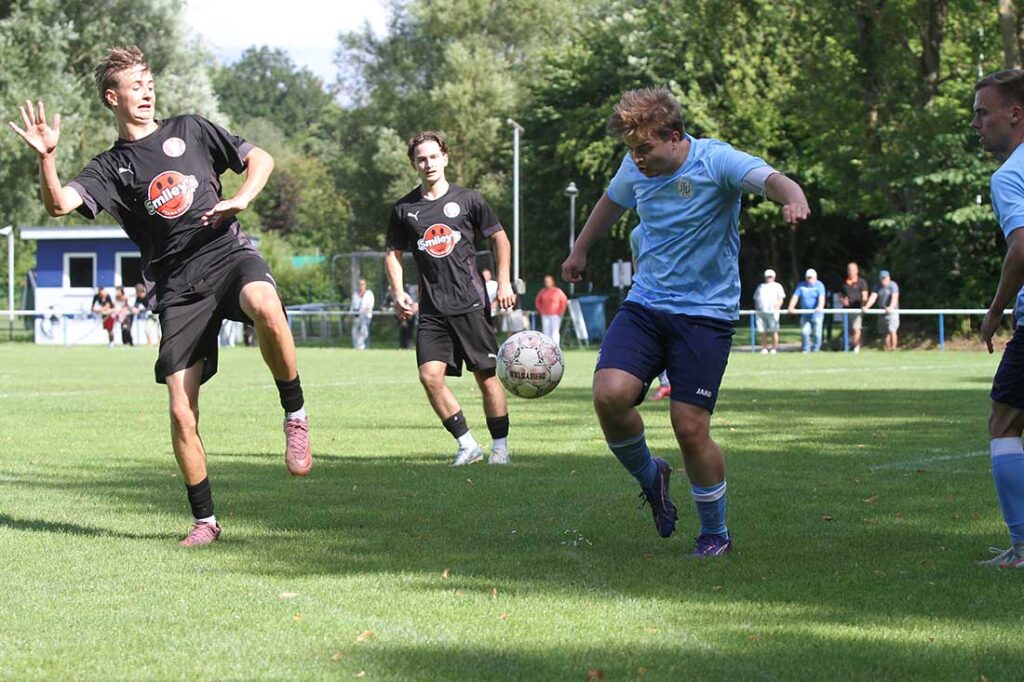 Moritz Borchers und der Suchsdorfer SV konnten in Hälte zwei zulegen. © 2026 Ismail Yesilyurt