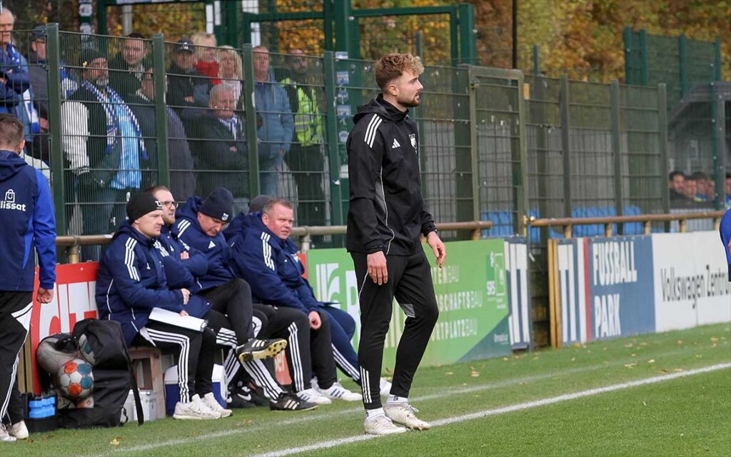 Trainer Henning Knuth (TuS Rotenhof) © 2025 Ismail Yesilyurt