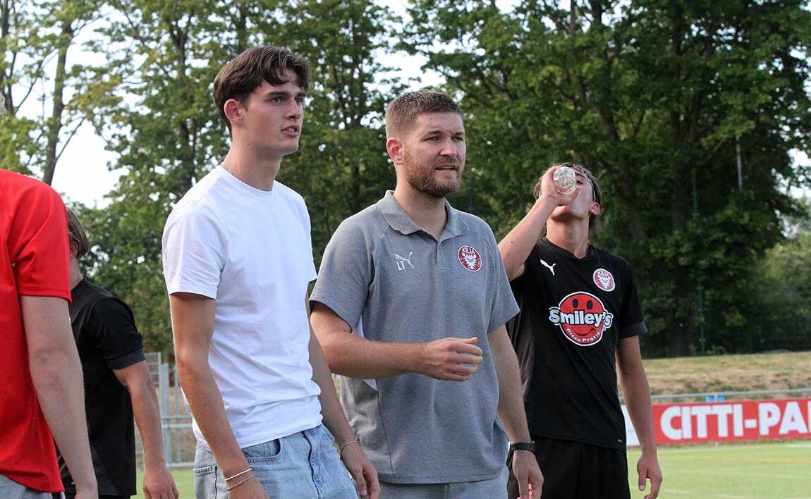 Trainer Leon Trentepohl (Kilia Kiel II) und seine Jungs werden für eine gute Performance nicht belohnt. © 2026 Ismail Yesilyurt