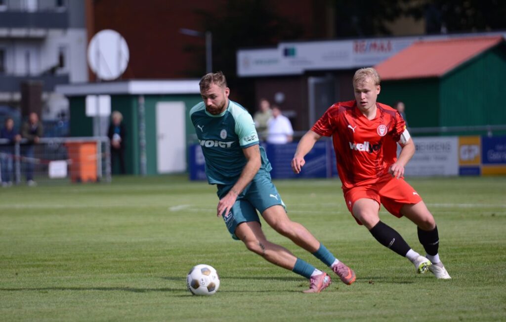 Ben Luca Nohns und der PSV hier gegen Ove Witt von Kilia wollen unbedingt wieder dreifach punkten. © 2026 Olaf Wegerich