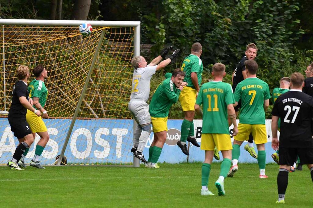 Das 1-0 für den TSV Altenholz durch Niklas Kessler beim SVE Comet Kiel. © 2026 Jörg Moritz