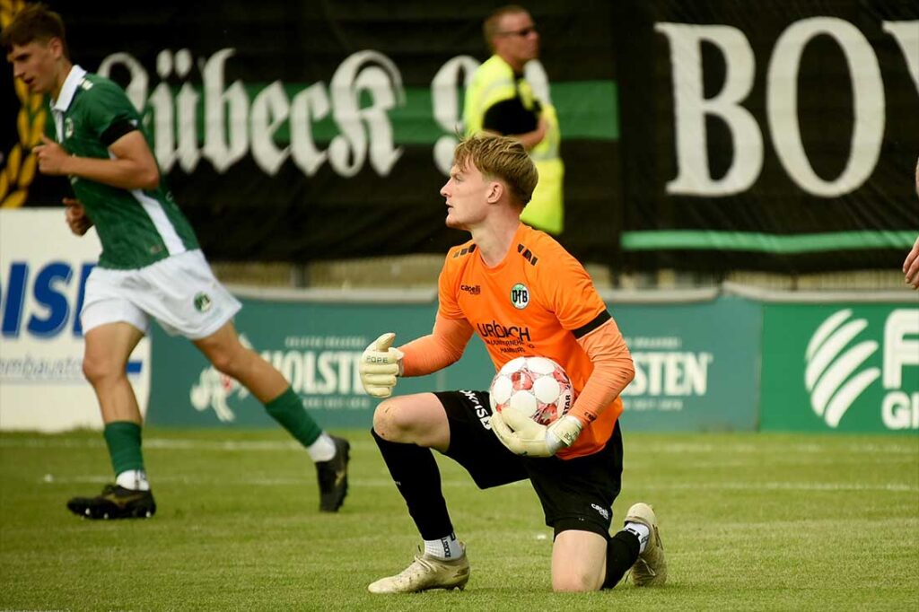 Ein starker Rückhalt - Torwart Finn Boehner (VfB Lübeck). © 2026 Olaf Wegerich