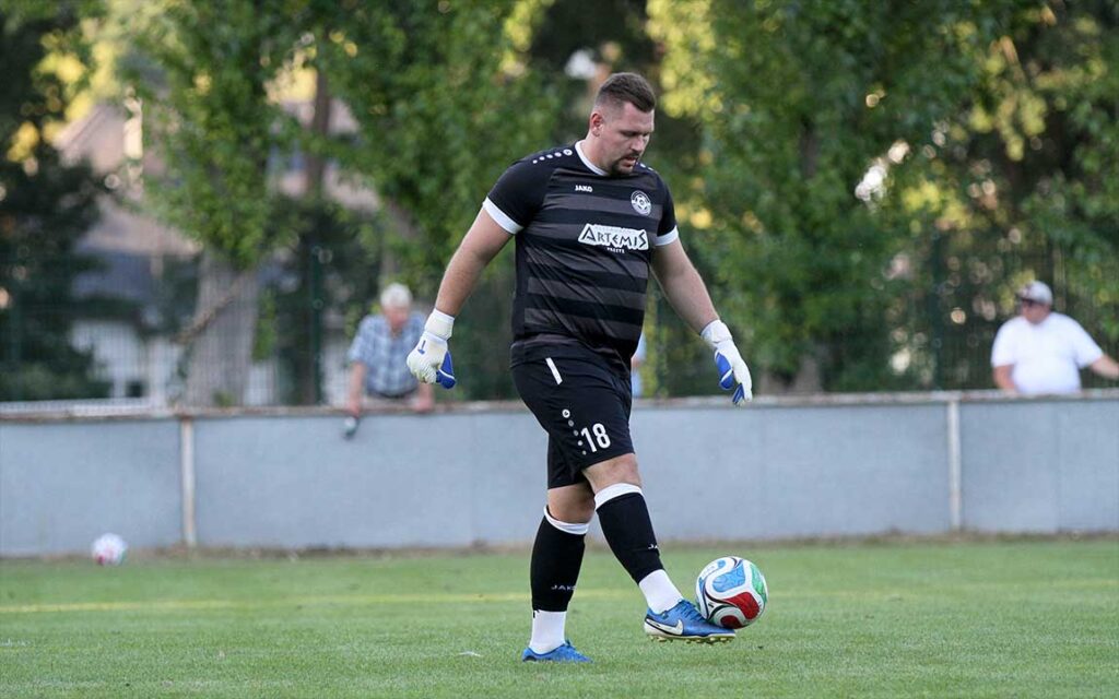 Starke Leistung von Keeper Niklas Matthies (SG Dobersdorf-Probsteierhagen) gegen den Kieler MTV. © 2026 Ismail Yesilyurt