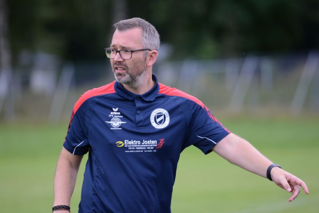 Trainer Thomas Knuth vom TSV Nordmark Satrup. © 2026 Olaf wegerich
